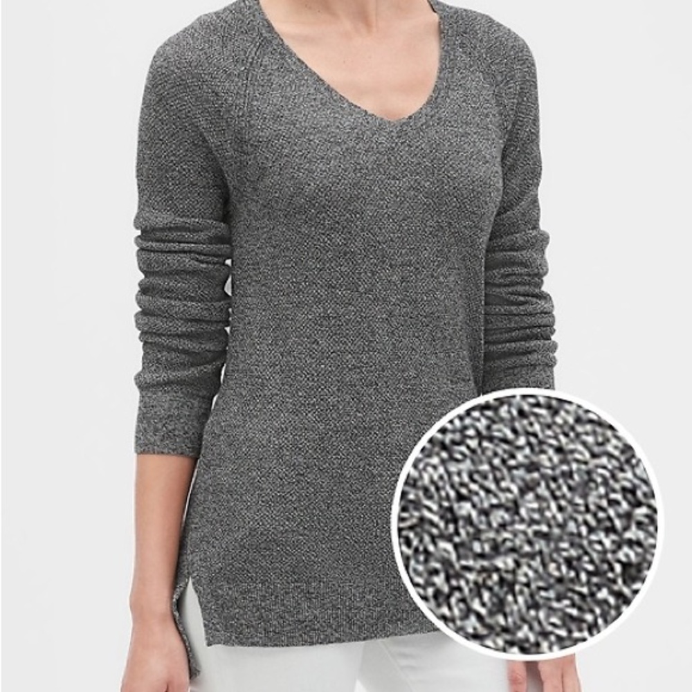 SMALL Women’s V-Neck Pullover Sweater Black Marble